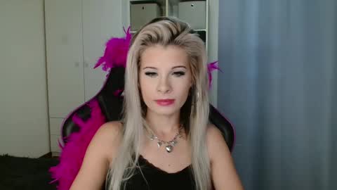 Snapshot of kristineamore chatting on 10-21-25, 06:25 KristineAmore online show from 10-21-25, 06:25