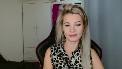 Snapshot of kristineamore chatting on 10-24-25, 06:21 KristineAmore online show from 10-24-25, 06:21