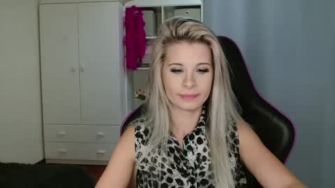 Snapshot of kristineamore chatting on 10-24-25, 06:26 KristineAmore online show from 10-24-25, 06:26