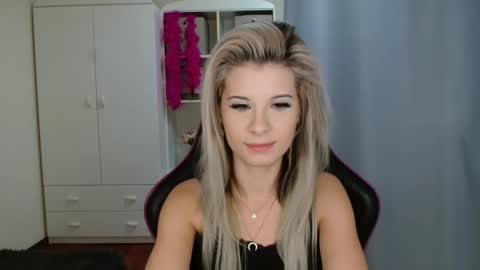 Snapshot of kristineamore chatting on 10-28-25, 03:58 KristineAmore online show from 10-28-25, 03:58