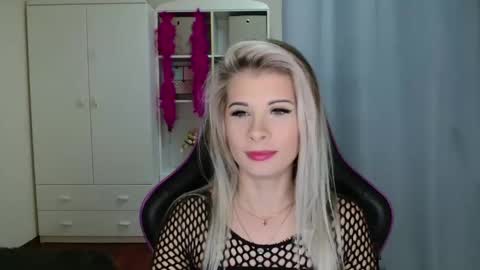 Snapshot of kristineamore chatting on 10-31-25, 07:42 KristineAmore online show from 10-31-25, 07:42