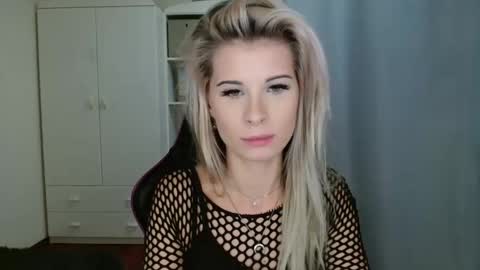 Snapshot of kristineamore chatting on 10-31-25, 07:48 KristineAmore online show from 10-31-25, 07:48