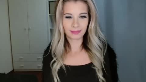 Snapshot of kristineamore chatting on 11-11-25, 07:25 KristineAmore online show from 11-11-25, 07:25