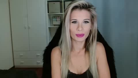 Snapshot of kristineamore chatting on 11-13-25, 04:17 KristineAmore online show from 11-13-25, 04:17