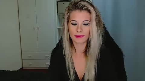 Snapshot of kristineamore chatting on 11-14-25, 04:17 KristineAmore online show from 11-14-25, 04:17