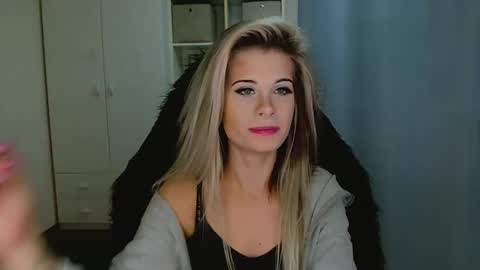 Snapshot of kristineamore chatting on 11-17-25, 03:18 KristineAmore online show from 11-17-25, 03:18