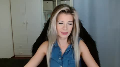 Snapshot of kristineamore chatting on 11-18-25, 07:24 KristineAmore online show from 11-18-25, 07:24