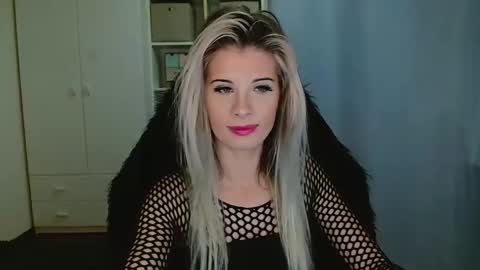 Snapshot of kristineamore chatting on 11-19-25, 07:30 KristineAmore online show from 11-19-25, 07:30