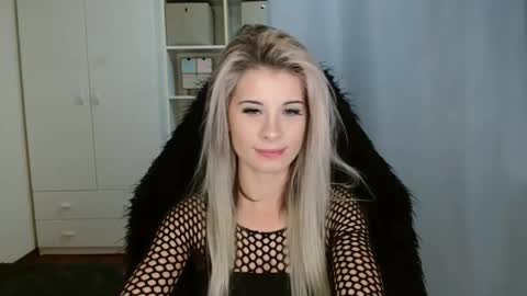 Snapshot of kristineamore chatting on 11-19-25, 07:36 KristineAmore online show from 11-19-25, 07:36