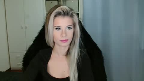 Snapshot of kristineamore chatting on 11-21-25, 08:02 KristineAmore online show from 11-21-25, 08:02