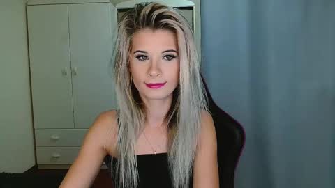 Snapshot of kristineamore chatting on 11-25-25, 07:19 KristineAmore online show from 11-25-25, 07:19