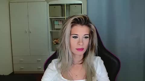 Snapshot of kristineamore chatting on 11-26-25, 07:42 KristineAmore online show from 11-26-25, 07:42