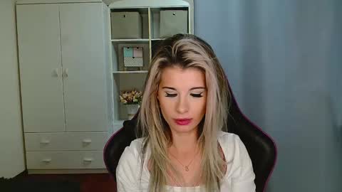 Snapshot of kristineamore chatting on 11-26-25, 07:48 KristineAmore online show from 11-26-25, 07:48