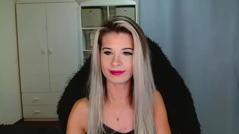 Snapshot of kristineamore chatting on 11-28-25, 07:33 KristineAmore online show from 11-28-25, 07:33