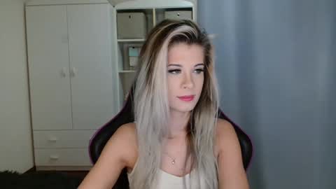 Snapshot of kristineamore chatting on 11-30-25, 08:07 KristineAmore online show from 11-30-25, 08:07