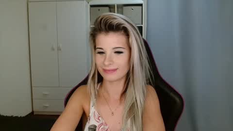 Snapshot of kristineamore chatting on 12-02-25, 07:31 KristineAmore online show from 12-02-25, 07:31