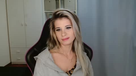 KristineAmore online show from 12-18-25, 07:31