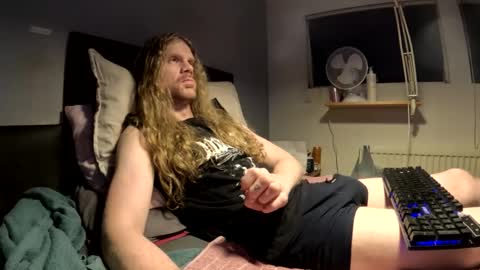 Snapshot of krullz123 chatting on 12-15-25, 10:58 Krullz online show from 12-15-25, 10:58