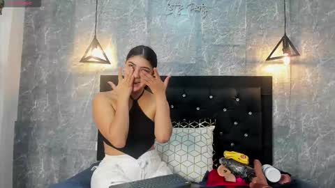 Snapshot of krystal_taylor23 chatting on 10-10-25, 11:53 Kystal Taylor online show from 10-10-25, 11:53