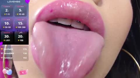 Snapshot of krysten_ritter2 chatting on 02-10-25, 08:42 krys online show from 02-10-25, 08:42