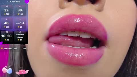 Snapshot of krysten_ritter2 chatting on 03-04-25, 07:30 krys online show from 03-04-25, 07:30