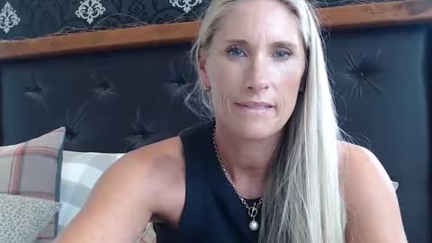 Snapshot of kumfoxlive chatting on 01-08-25, 02:14 Lucy online show from 01-08-25, 02:14