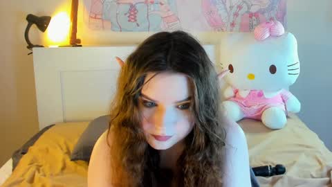 Snapshot of kuraii_ chatting on 12-22-24, 12:17 Anna online show from 12-22-24, 12:17