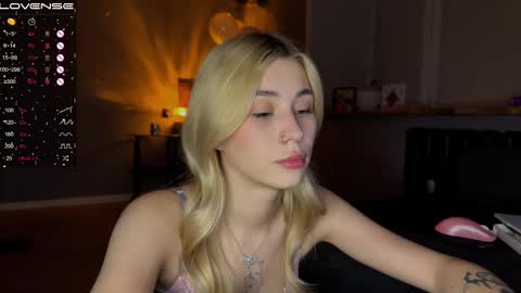 Snapshot of kurtsarah chatting on 02-25-25, 09:24 deepthroat princess  online show from 02-25-25, 09:24