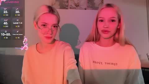 Snapshot of kvetapin chatting on 06-26-26, 06:34 Bella and Alexandra online show from 06-26-26, 06:34