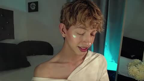 Snapshot of kyle__cooper chatting on 12-22-24, 01:01 Kyle Cooper online show from 12-22-24, 01:01