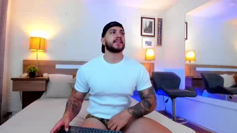 kylenorth_ online show from 10-03-25, 01:52