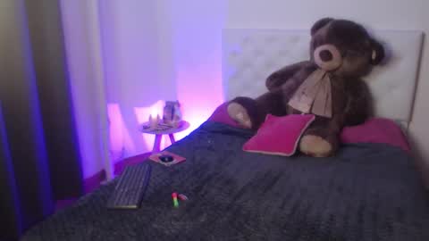 Sara online show from 09-17-25, 01:40