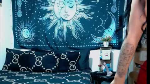 kylie online show from 10-10-25, 08:19