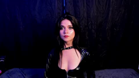 Snapshot of kylie_foxx1 chatting on 01-27-25, 10:49 submissive demon Please help me to reach 500 thumbs up online show from 01-27-25, 10:49