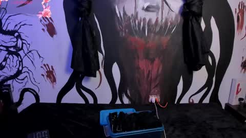 Snapshot of kylie_foxx1 chatting on 02-25-25, 02:36 submissive demon Please help me to reach 500 thumbs up online show from 02-25-25, 02:36