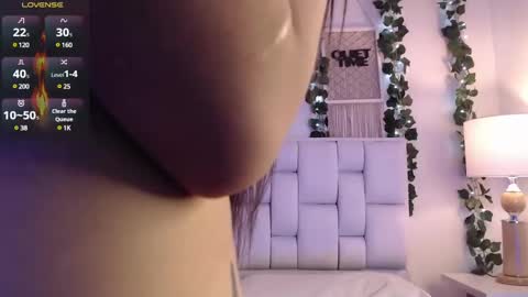 Snapshot of kylie_golden chatting on 12-10-24, 05:33 Kylie Myers online show from 12-10-24, 05:33
