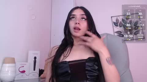 Snapshot of kylie_golden chatting on 01-17-25, 12:10 Kylie Myers online show from 01-17-25, 12:10