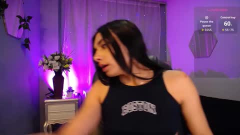 Snapshot of kylie_golden chatting on 09-17-25, 12:18 Kylie Myers online show from 09-17-25, 12:18