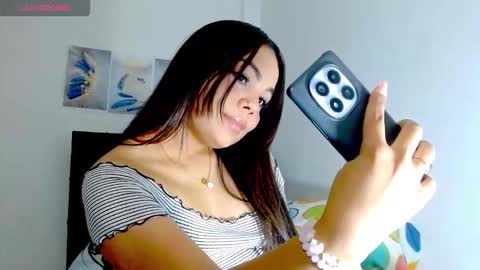 Paola online show from 10-22-25, 01:39