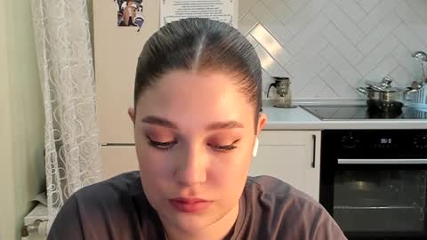 Snapshot of kylieblond chatting on 01-07-25, 10:19 Din online show from 01-07-25, 10:19