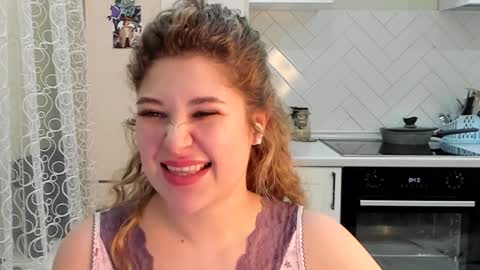 Snapshot of kylieblond chatting on 01-20-25, 10:48 Din online show from 01-20-25, 10:48