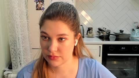 Snapshot of kylieblond chatting on 01-28-25, 10:23 Din online show from 01-28-25, 10:23