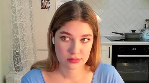 Snapshot of kylieblond chatting on 02-12-25, 10:04 Din online show from 02-12-25, 10:04