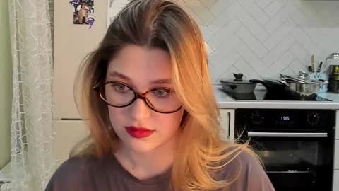 Snapshot of kylieblond chatting on 02-27-25, 08:20 Din online show from 02-27-25, 08:20