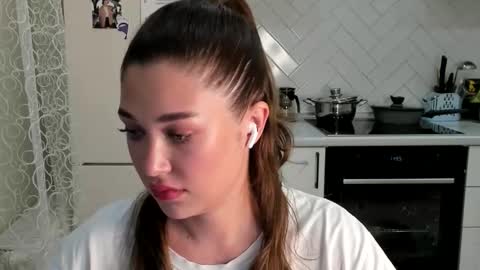 Snapshot of kylieblond chatting on 09-10-25, 08:42 Din online show from 09-10-25, 08:42