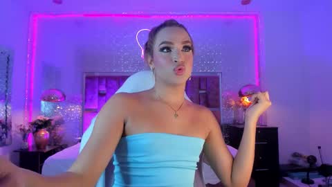 Kylie online show from 11-22-25, 04:44