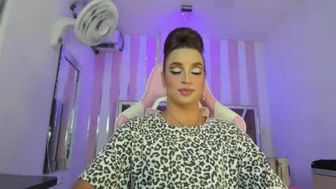 Kylie online show from 11-23-25, 05:07