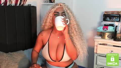 kylie white boobs online show from 11-25-25, 04:29