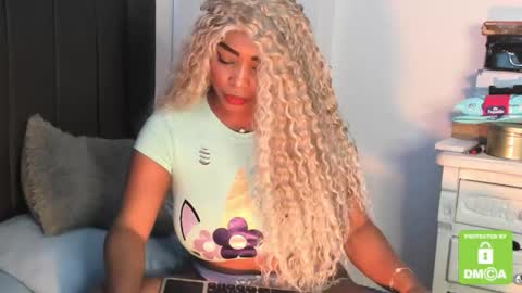 kylie white boobs online show from 11-26-25, 07:04