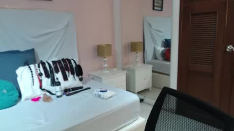 Kylie online show from 11-06-25, 11:22